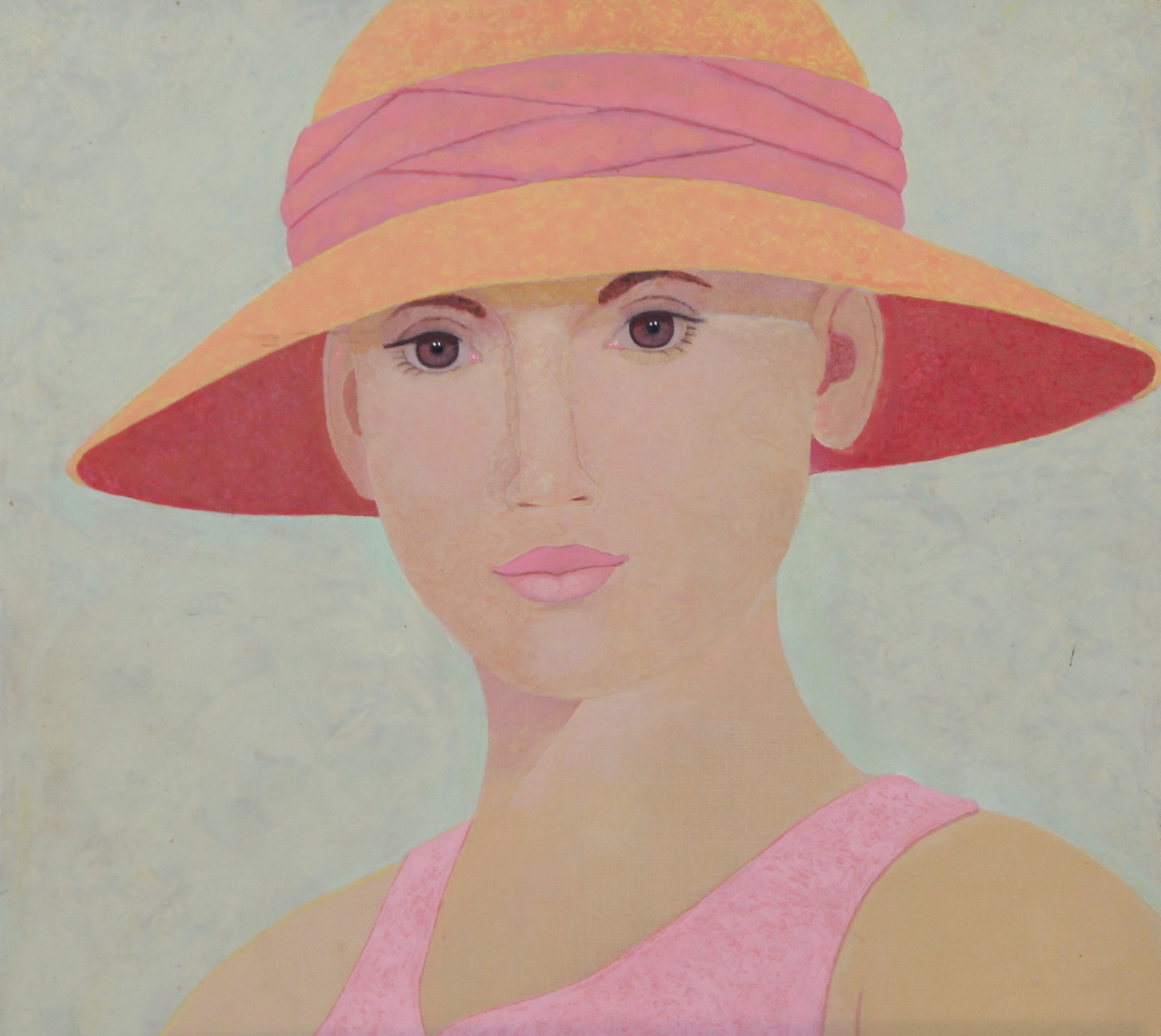 Frau mit hellem T-Shirt