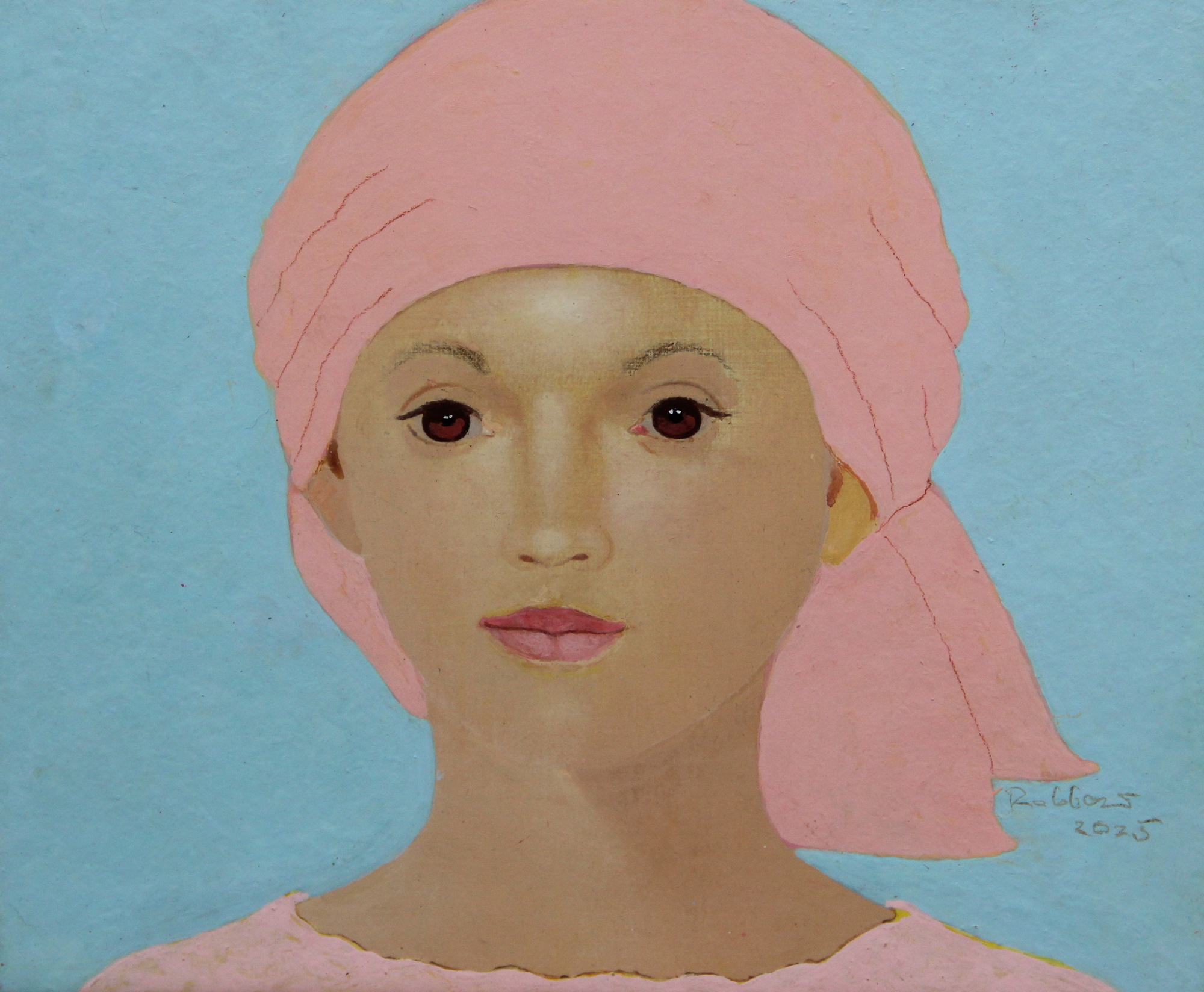 Junge Frau mit heller Bluse